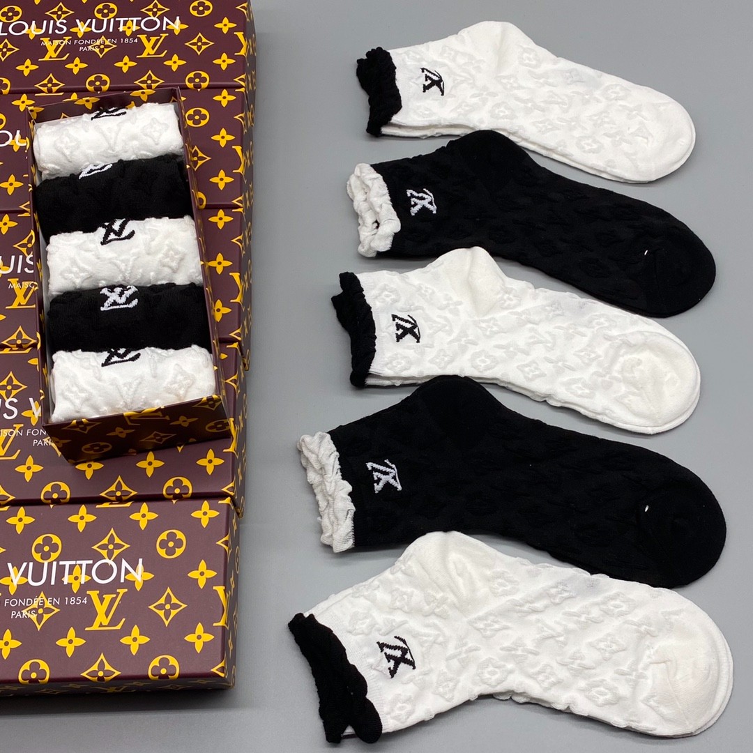 03 Socks
