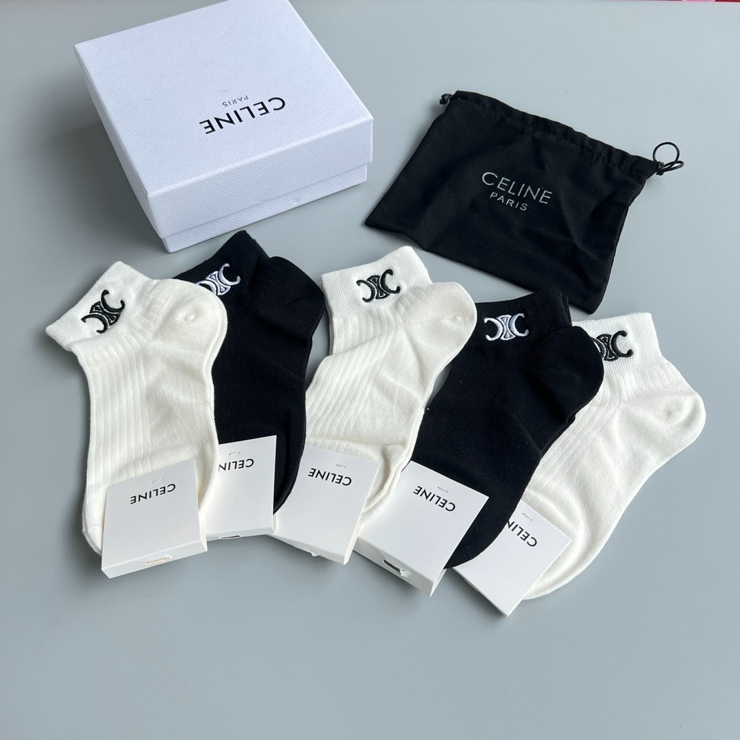 03 Socks