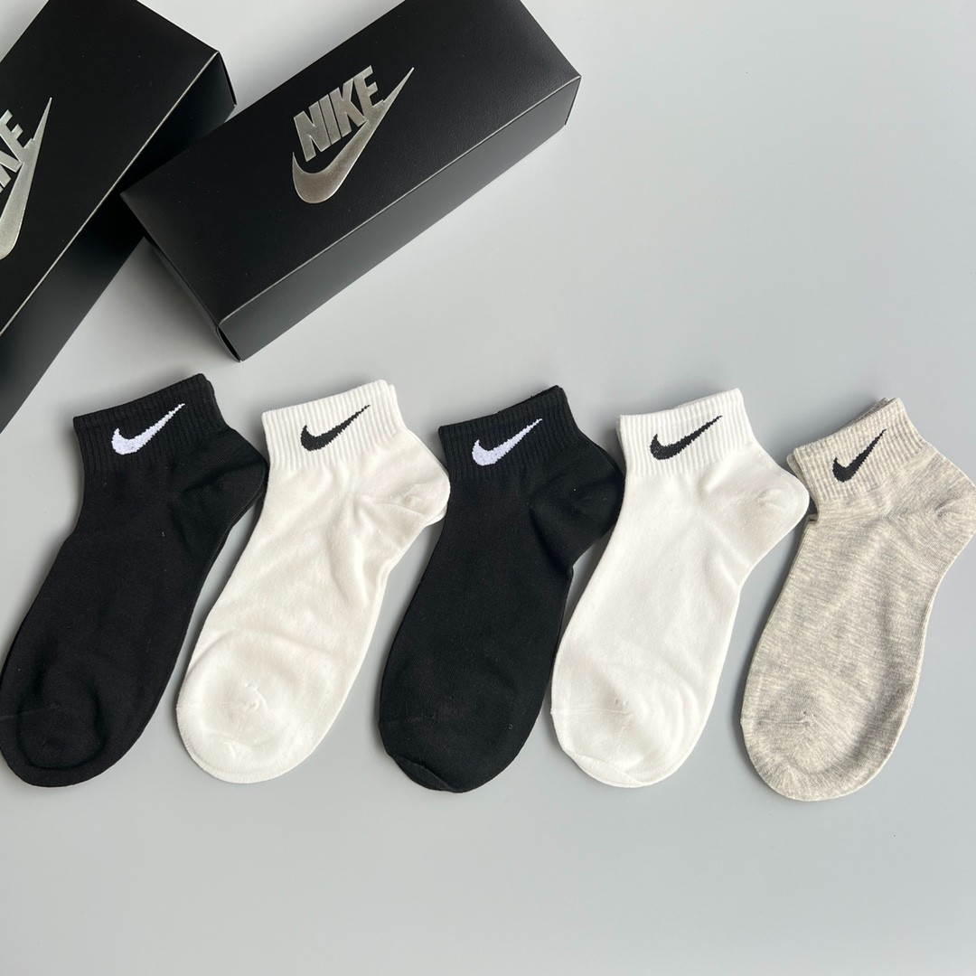 03 Socks