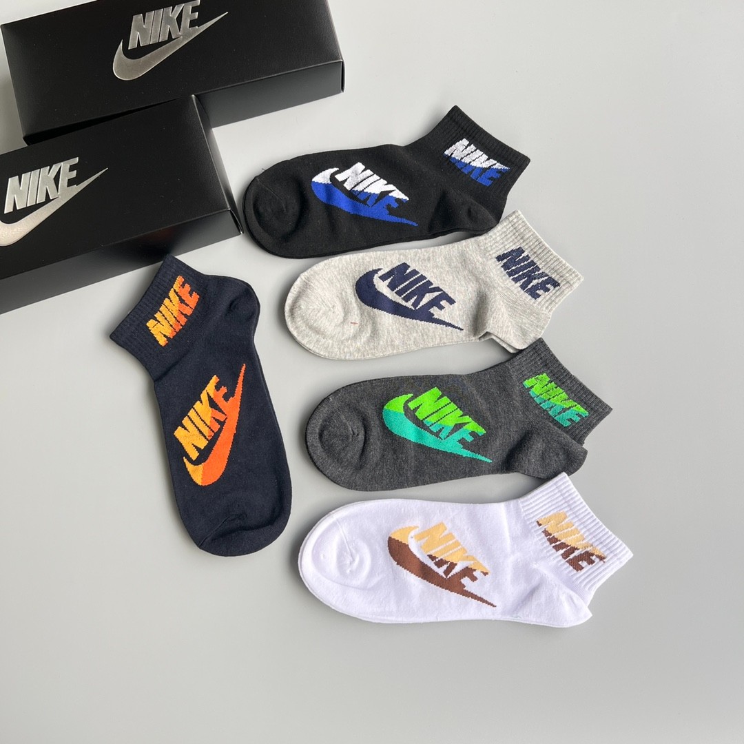 03 Socks