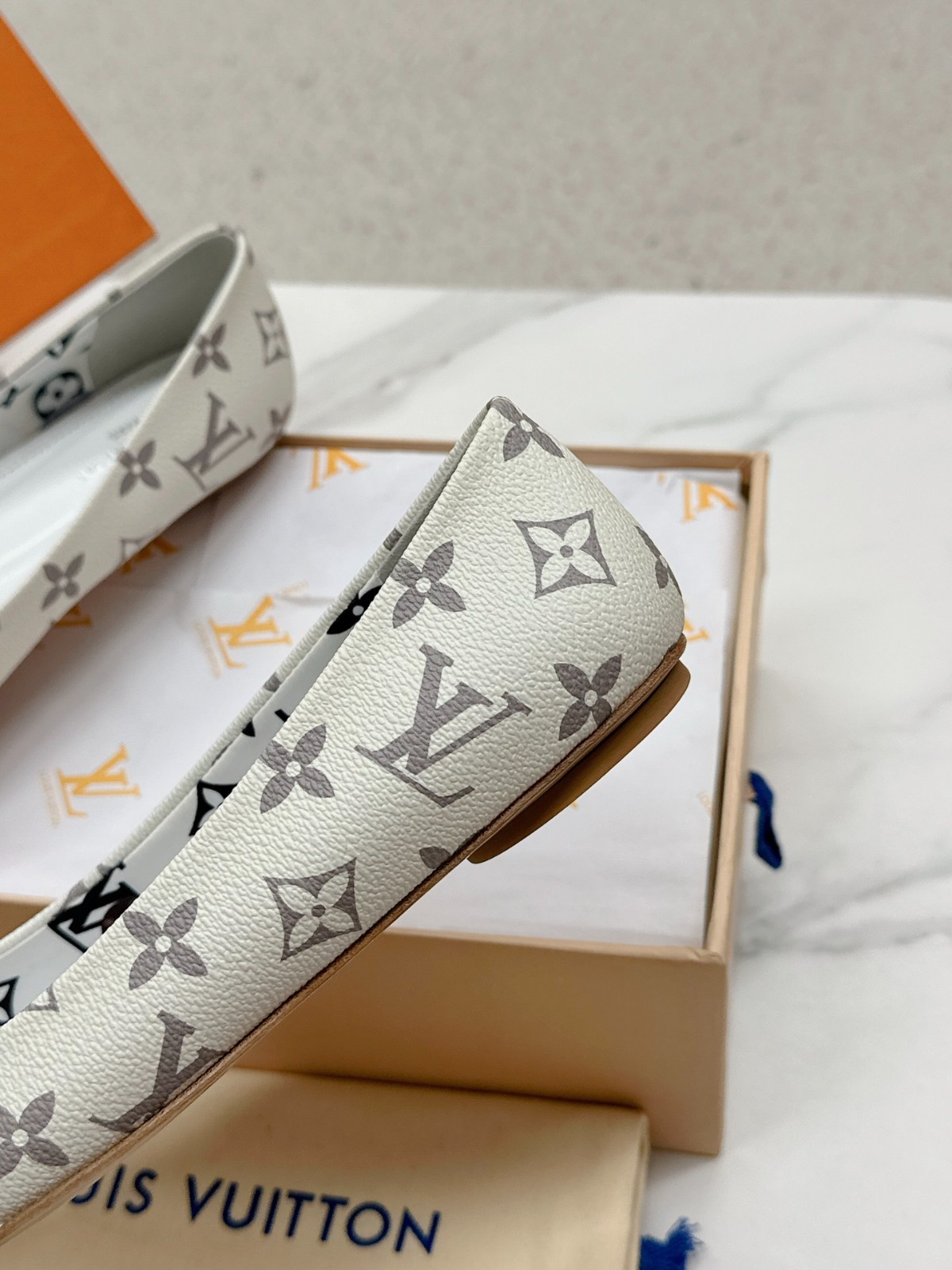 004 33123111 SIZE 34-41