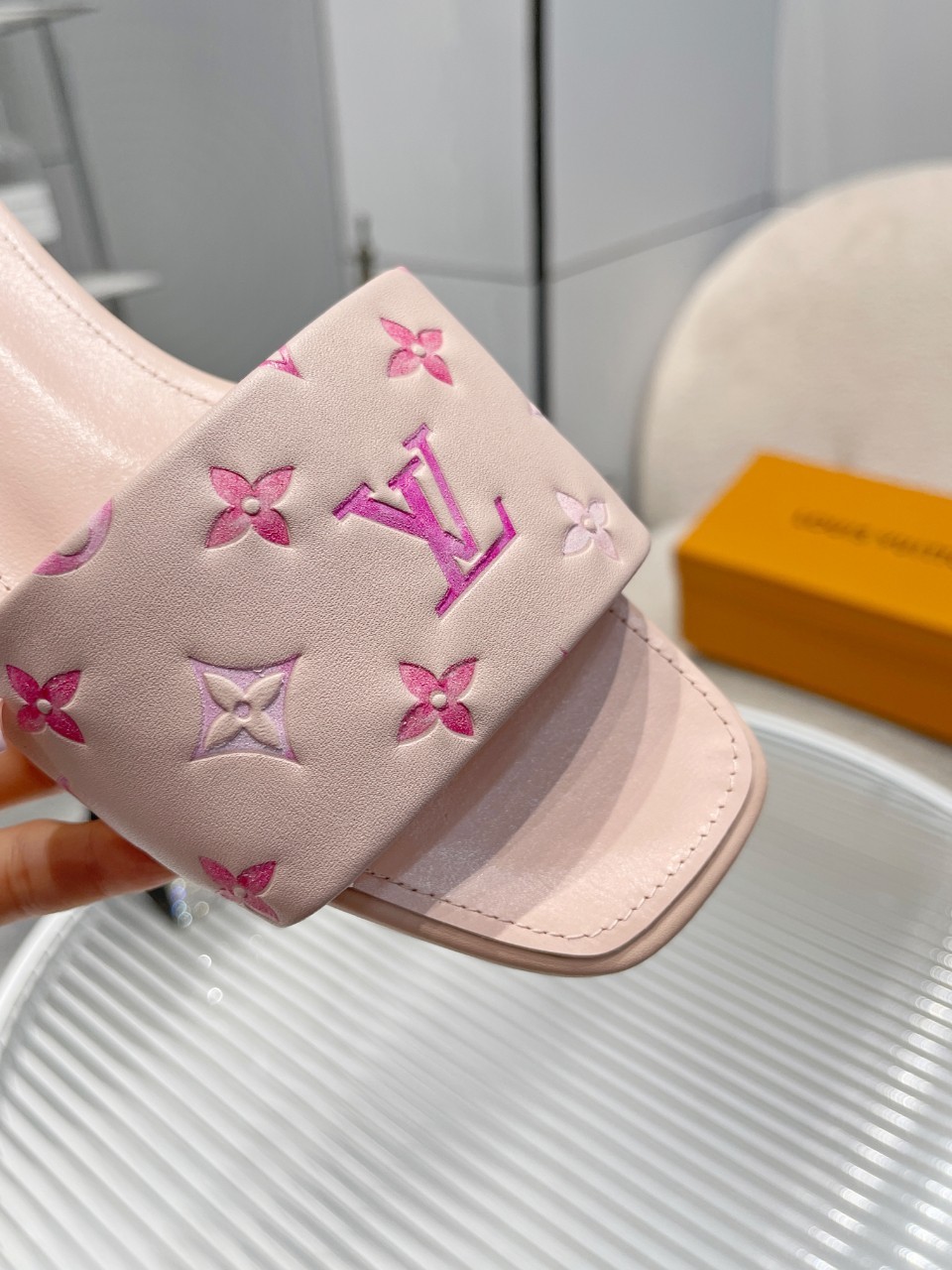 101 21123083 SIZE 35-43