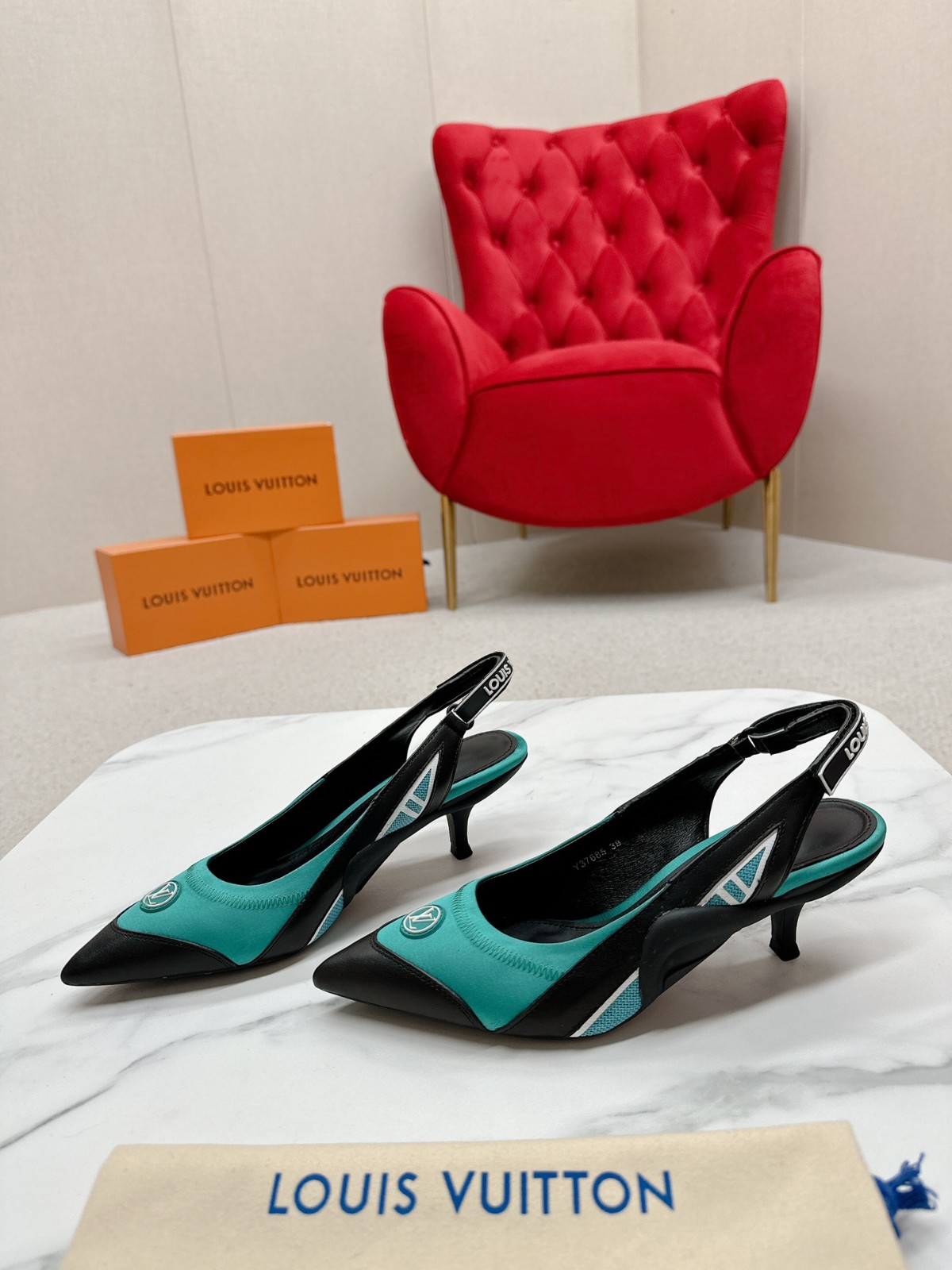 061 30123104 SIZE 35-40