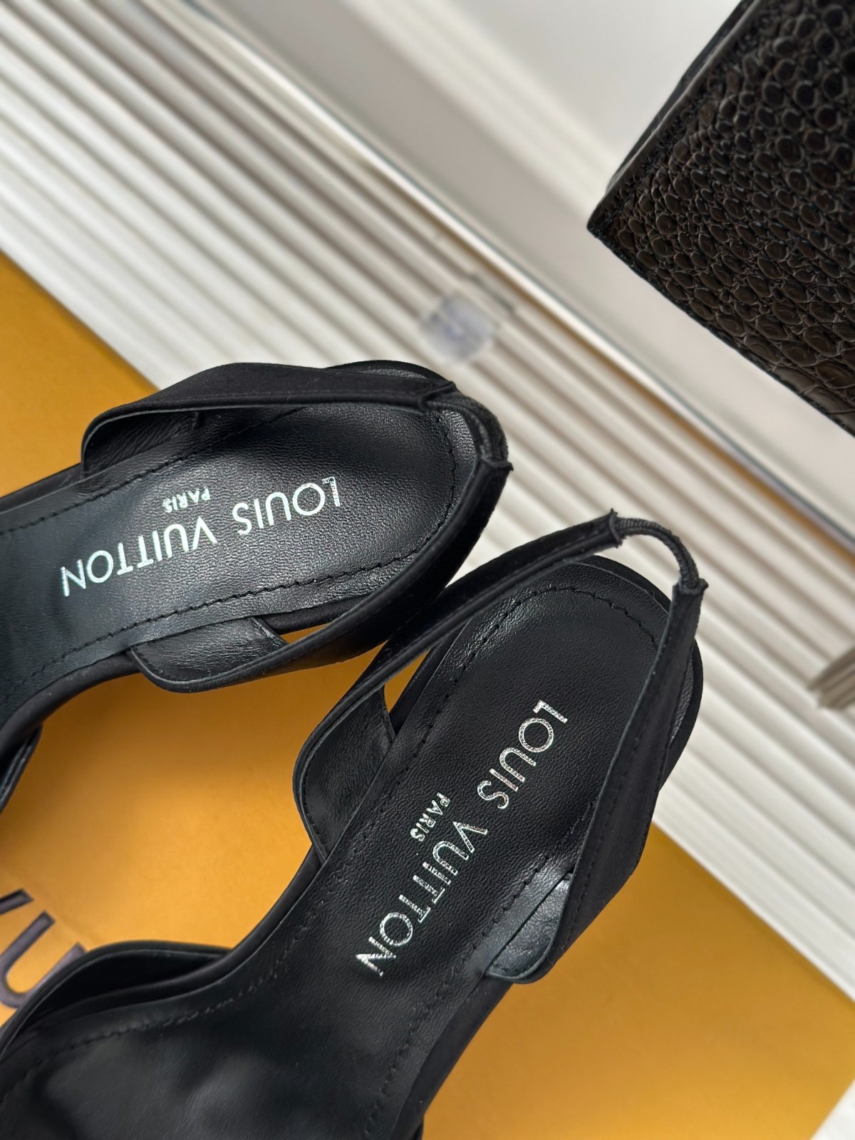 009 36123118 SIZE 35-42