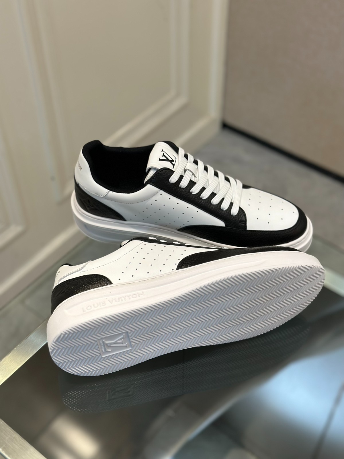 077 36123118  SIZE 38-45