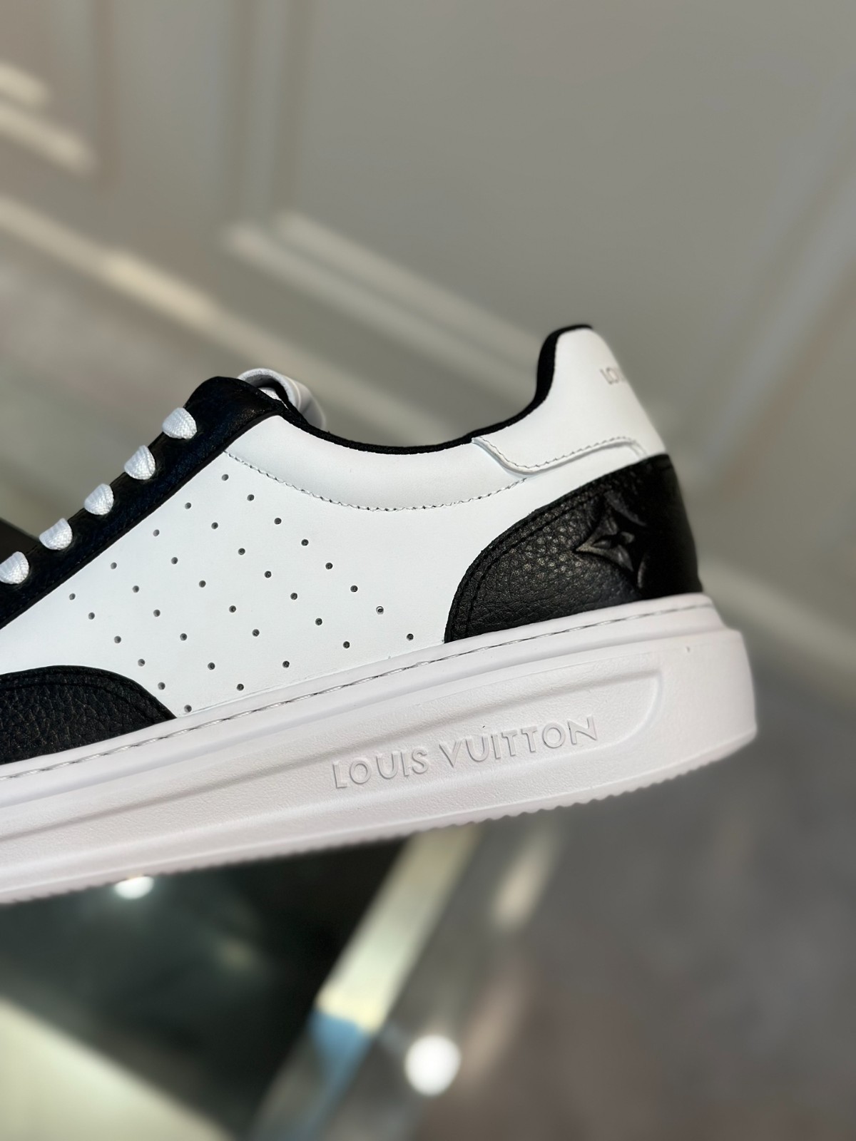 077 36123118  SIZE 38-45