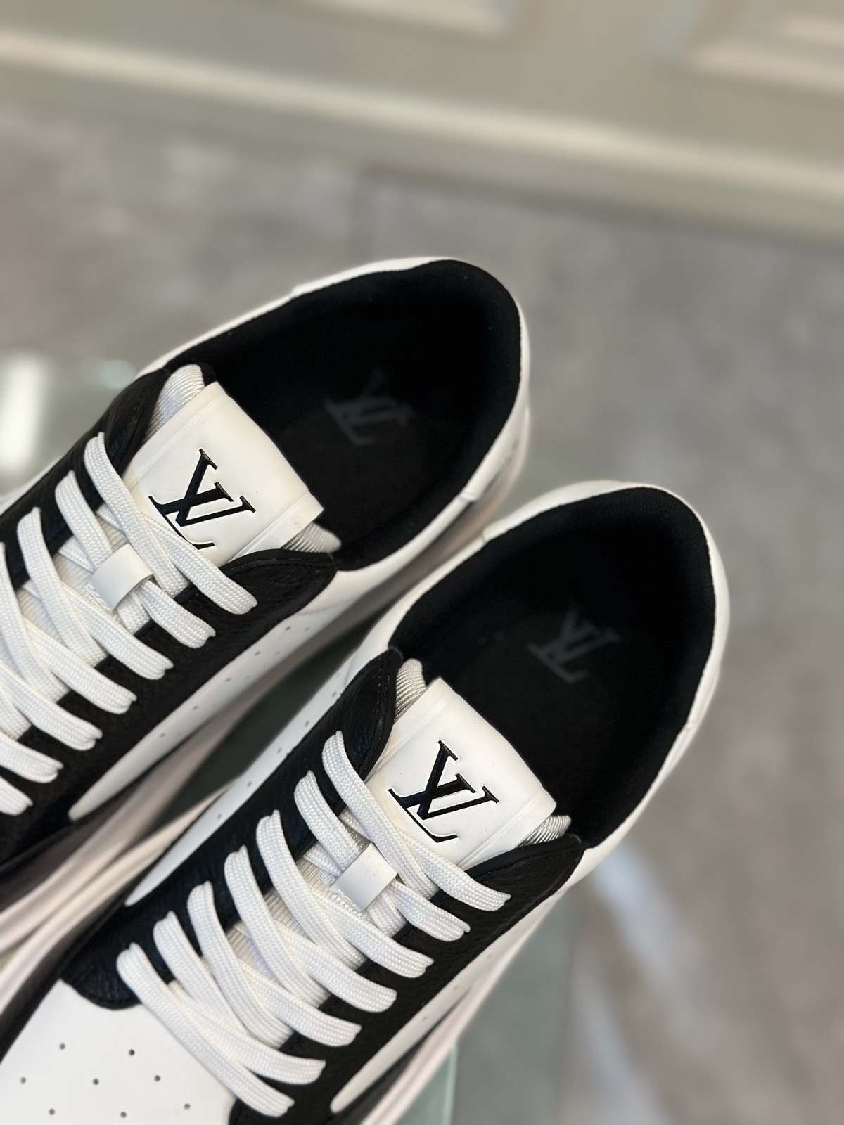 077 36123118  SIZE 38-45