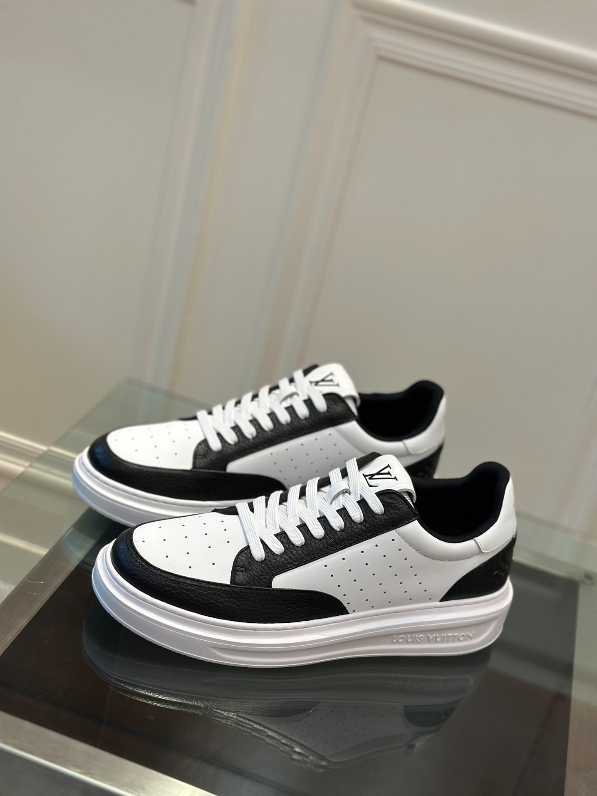 077 36123118  SIZE 38-45
