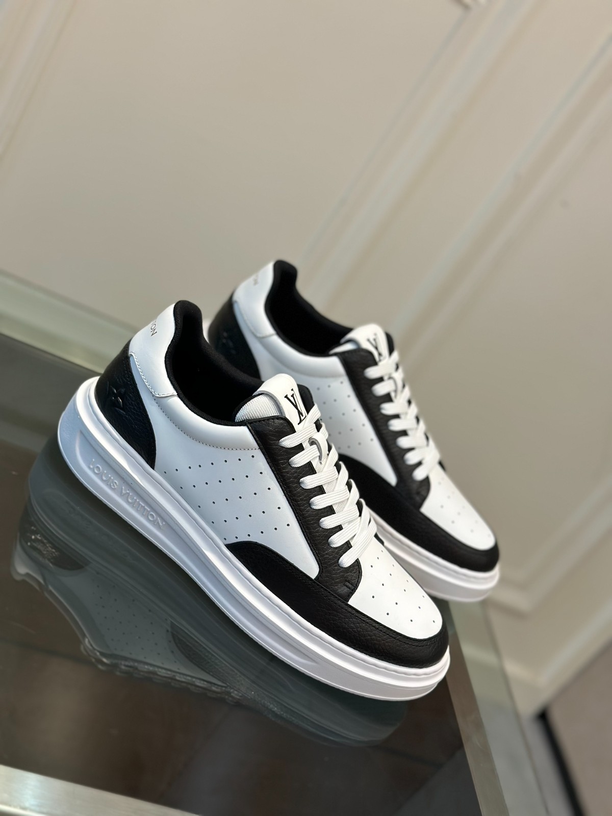 077 36123118  SIZE 38-45