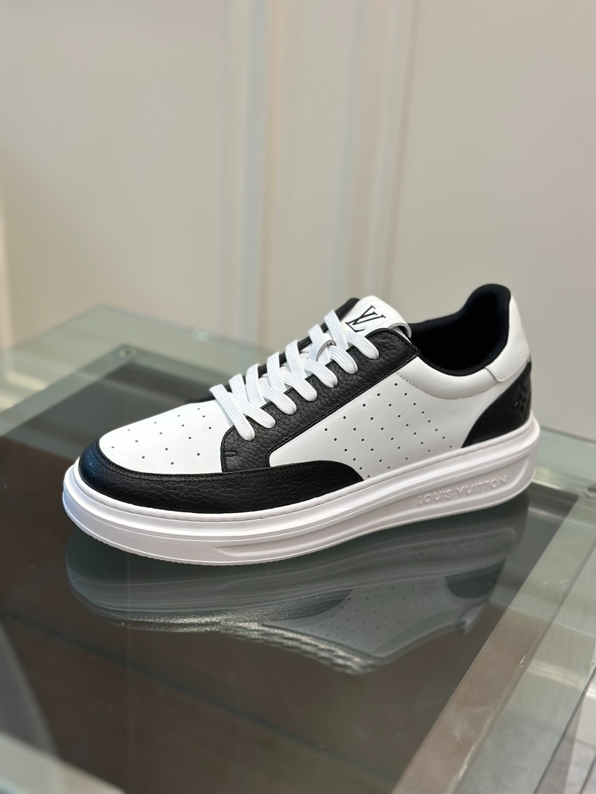 077 36123118  SIZE 38-45