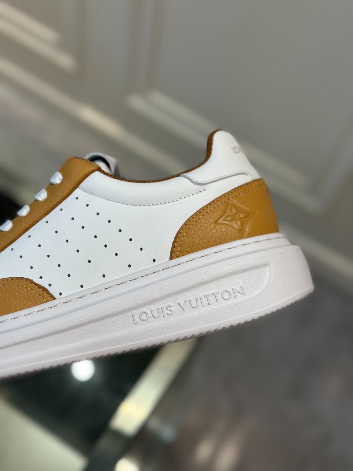 076 36123118  SIZE 38-45