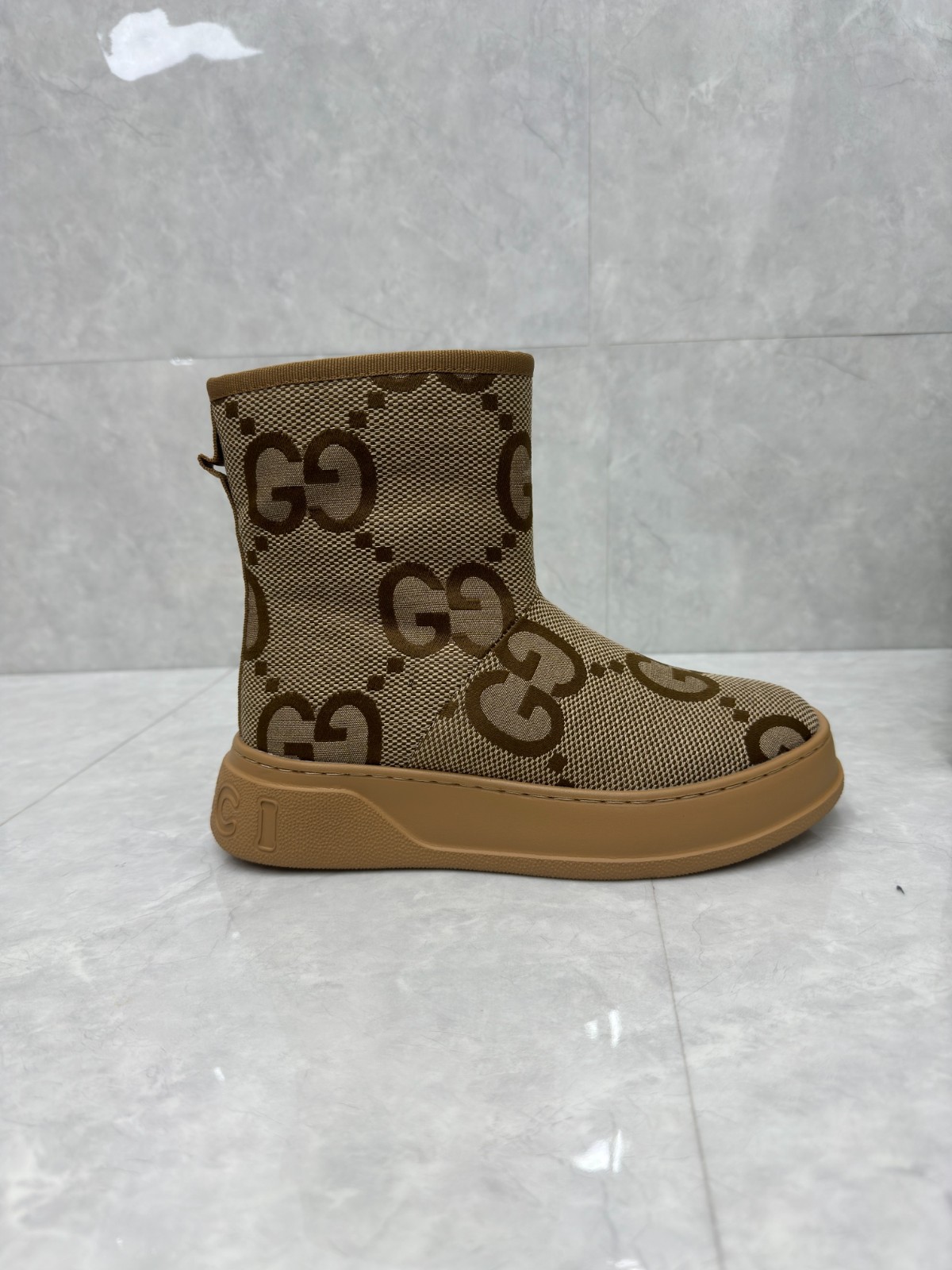 08 32123109 SIZE 35-42