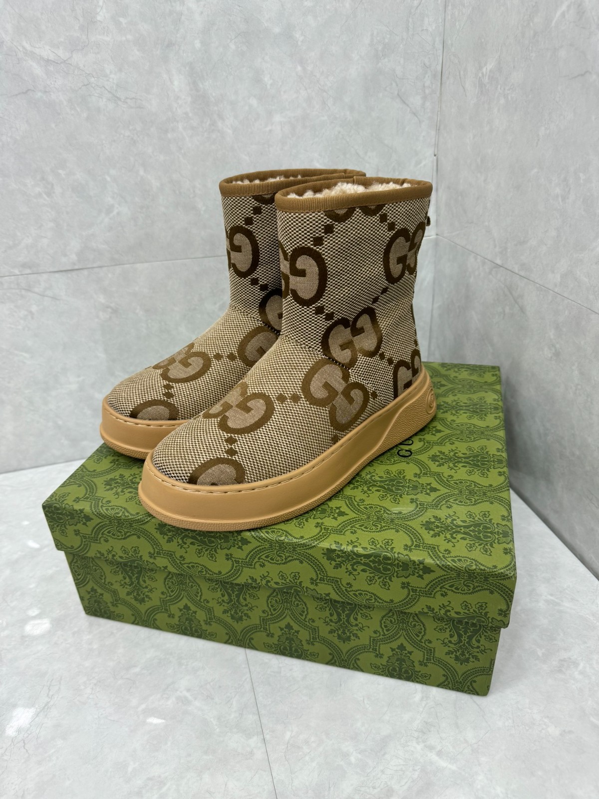 08 32123109 SIZE 35-42