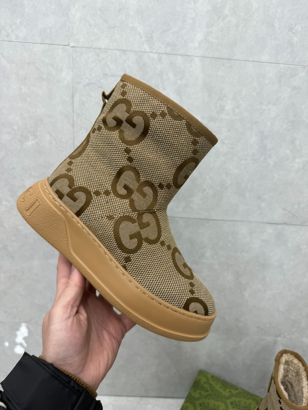 08 32123109 SIZE 35-42