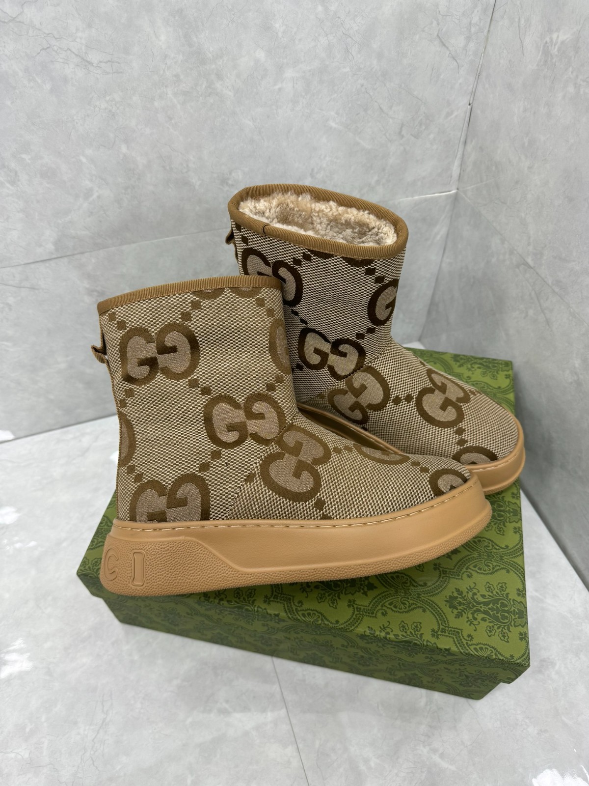 08 32123109 SIZE 35-42