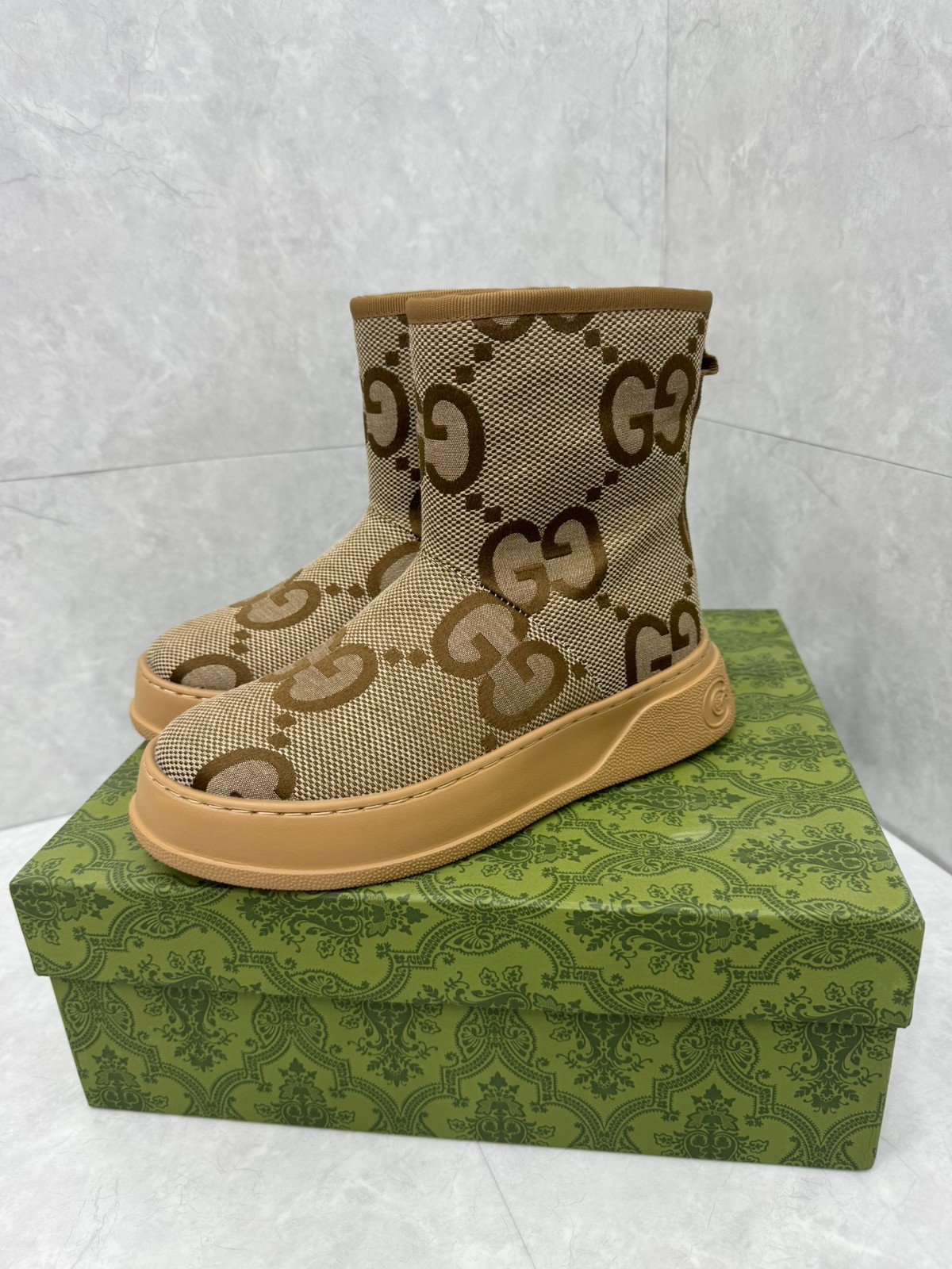 08 32123109 SIZE 35-42