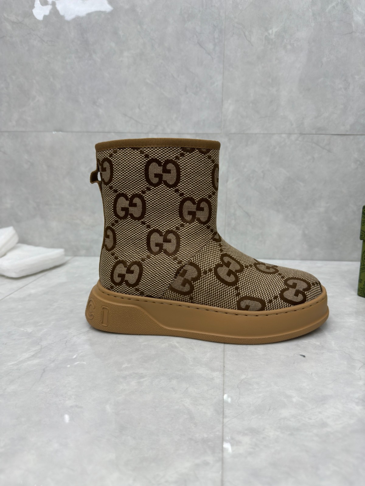 06 32123109 SIZE 35-42