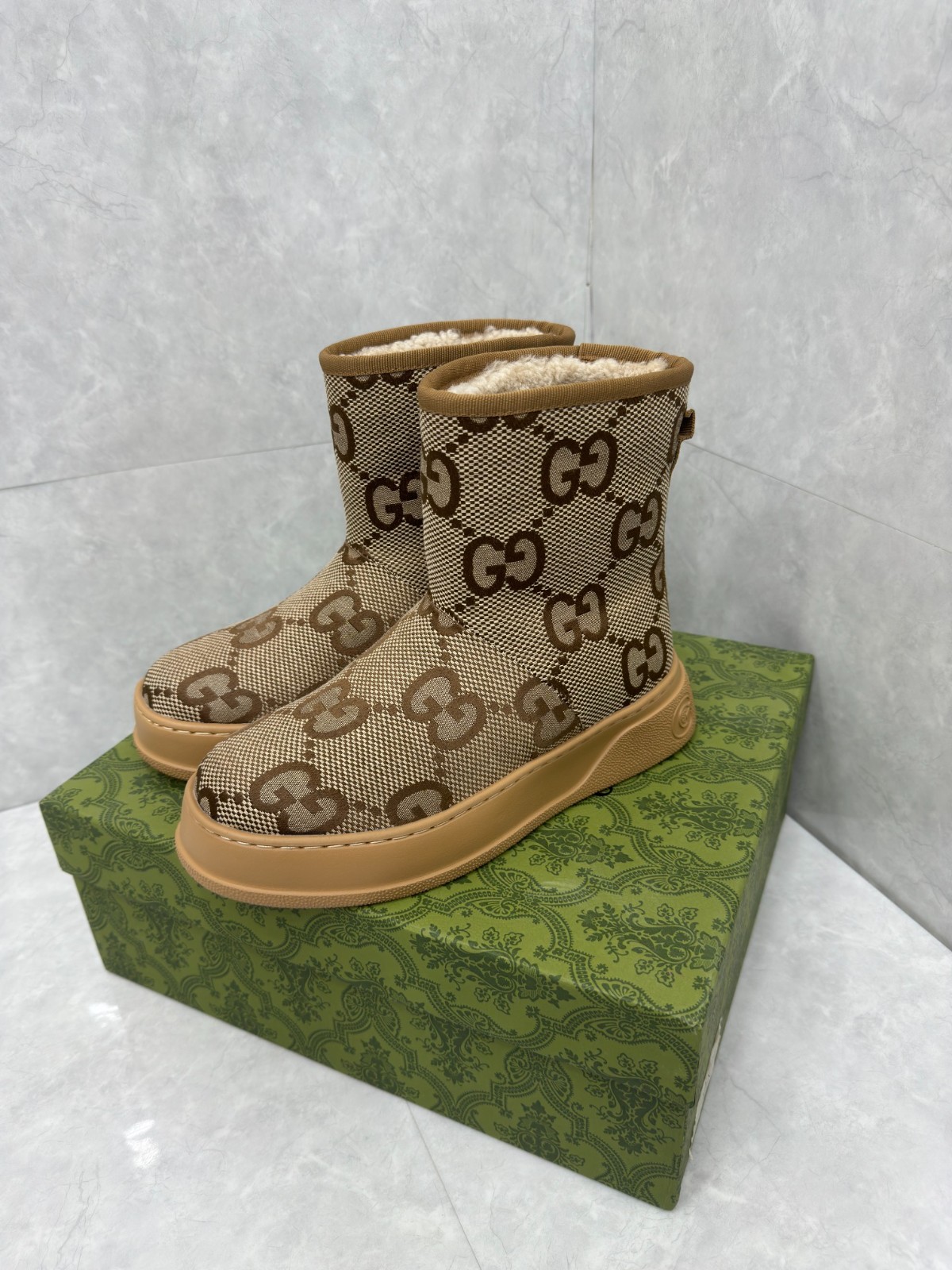 06 32123109 SIZE 35-42