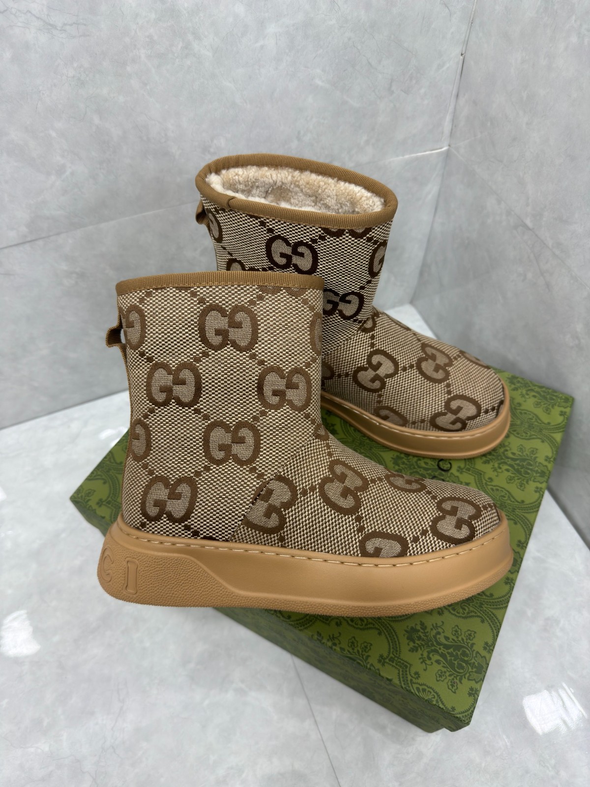 06 32123109 SIZE 35-42