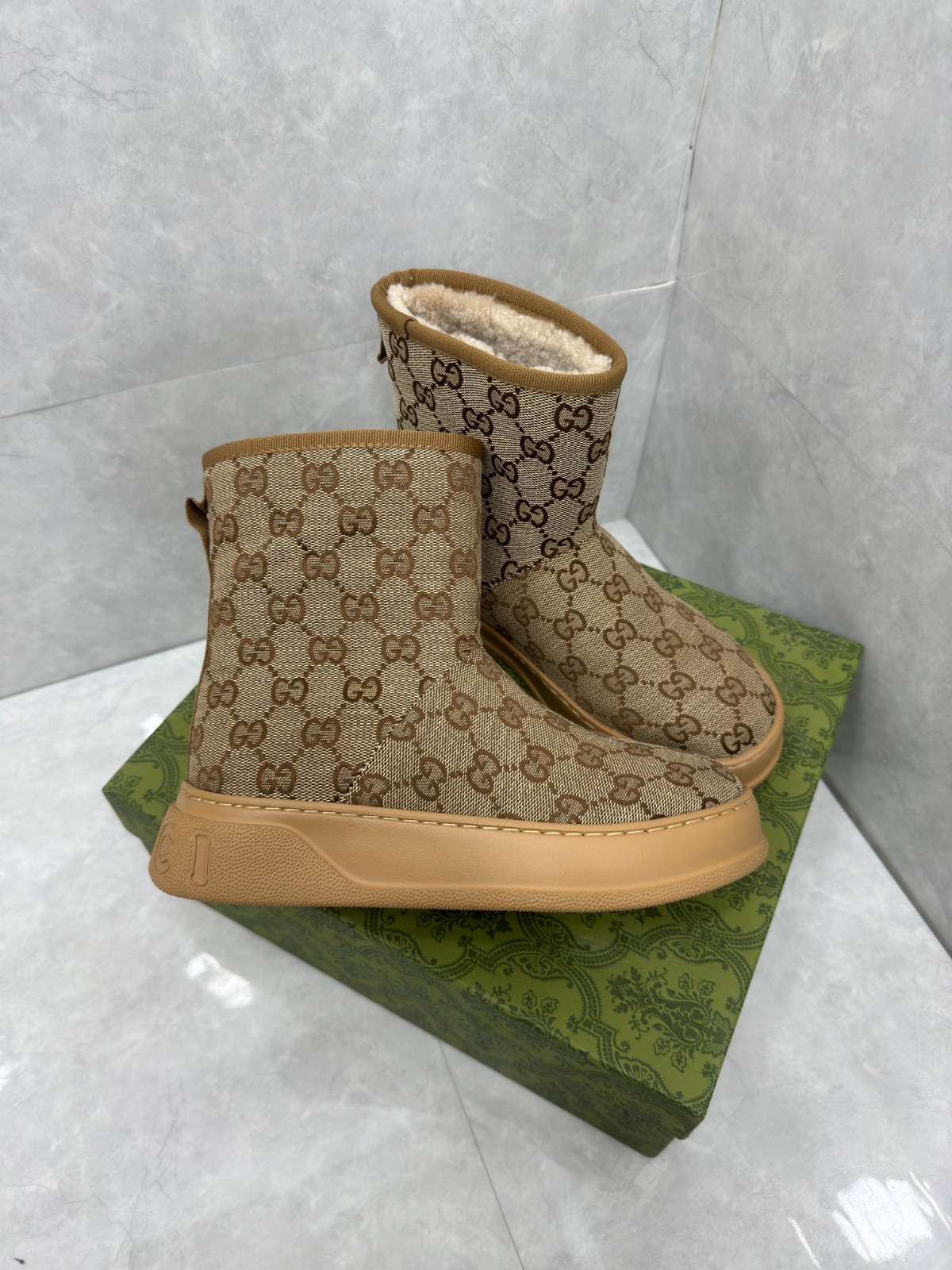 04 32123109 SIZE 35-42
