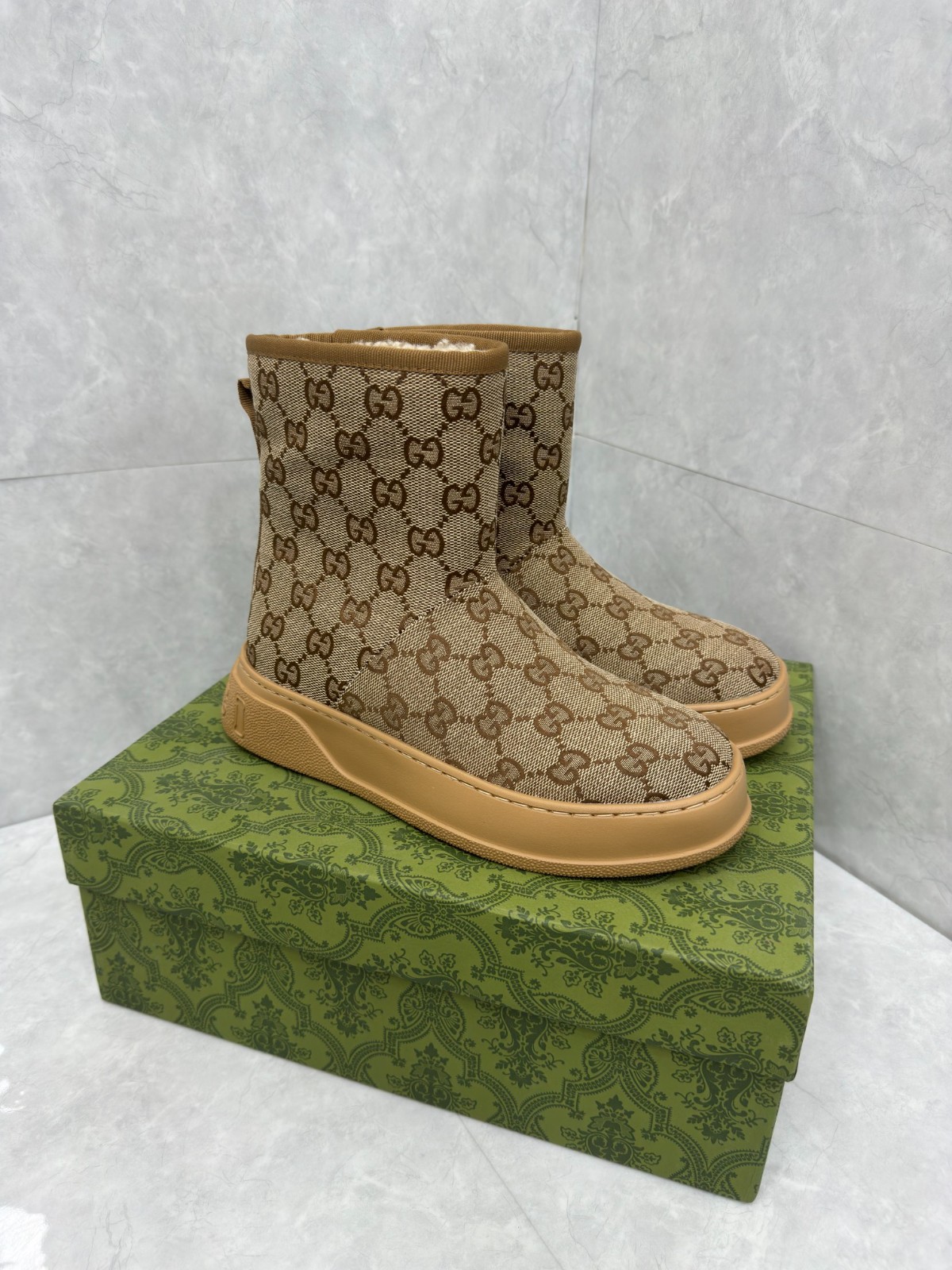 04 32123109 SIZE 35-42