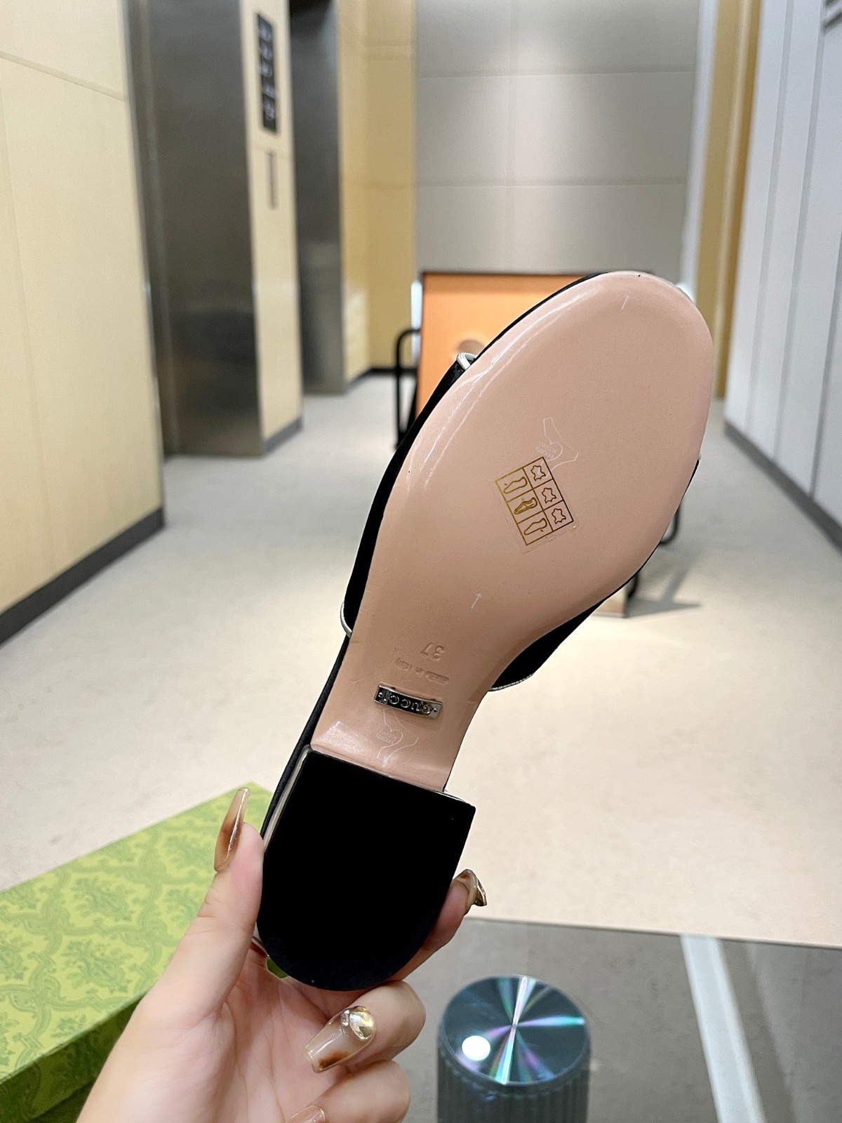 001 24123090 SIZE 35-42