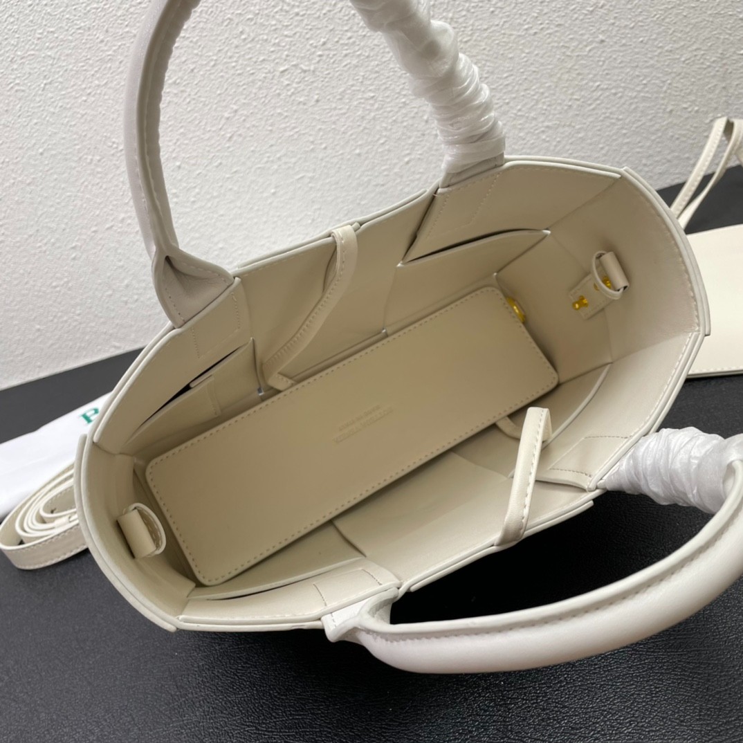 110 073#212-BV-bags-2023SS