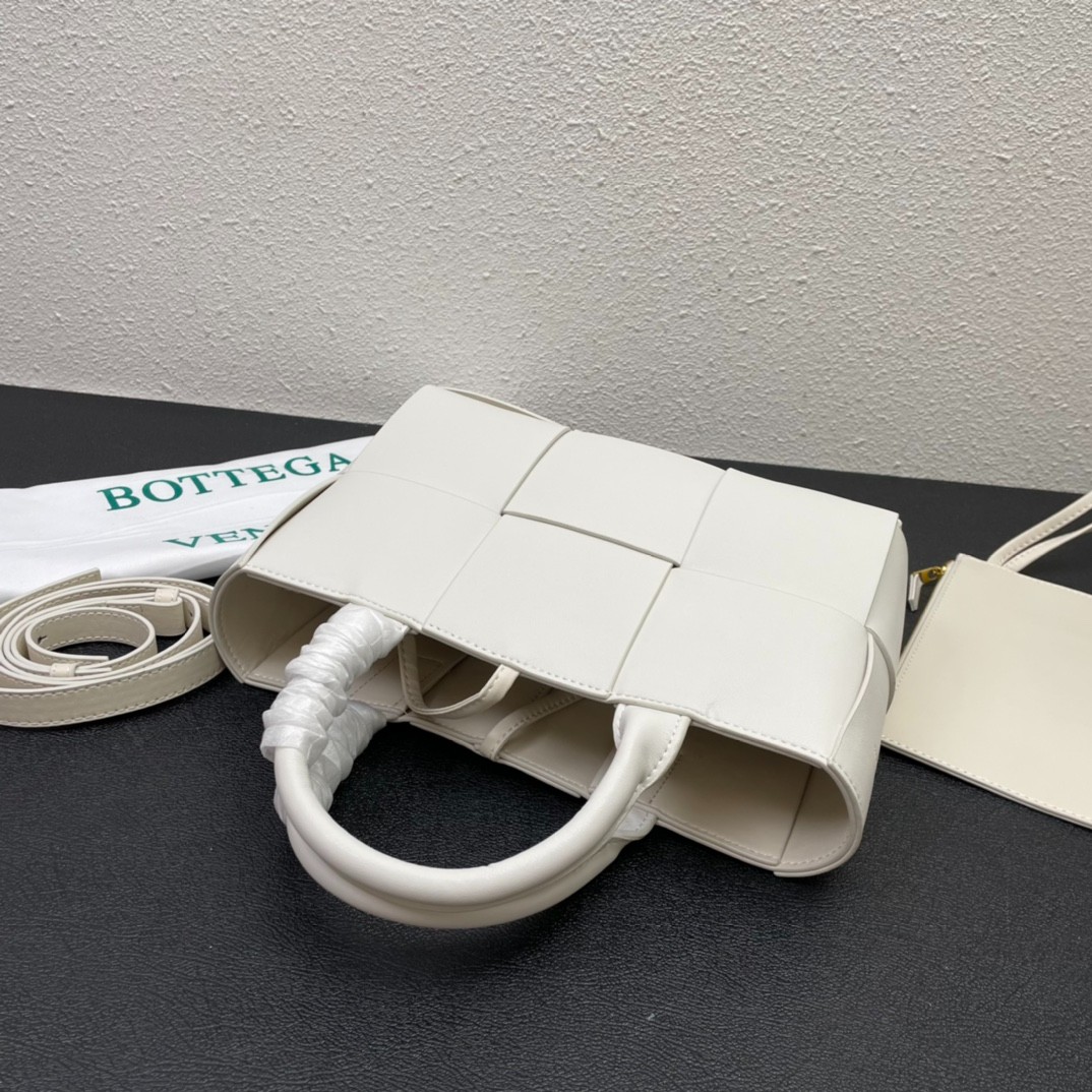 110 073#212-BV-bags-2023SS
