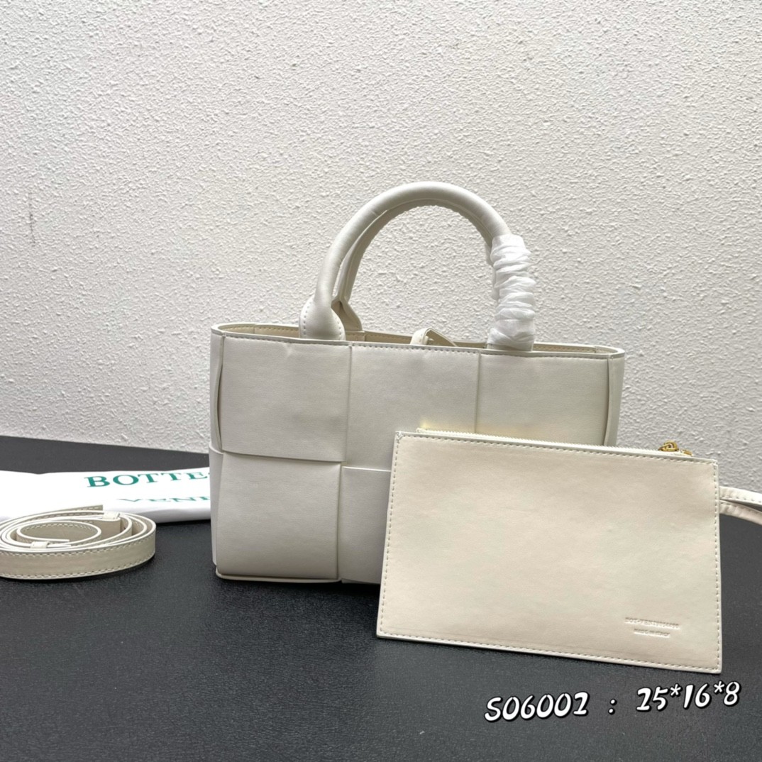 110 073#212-BV-bags-2023SS