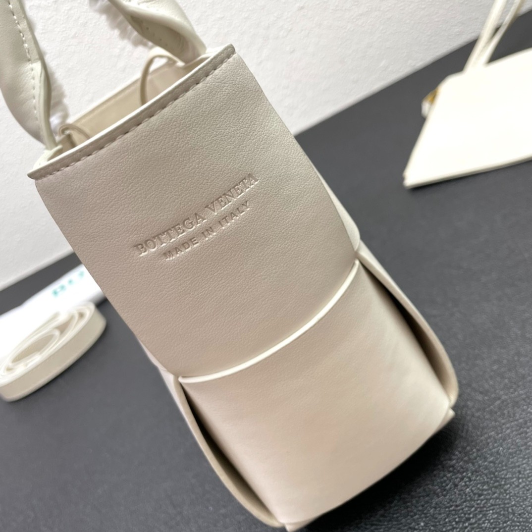 110 073#212-BV-bags-2023SS