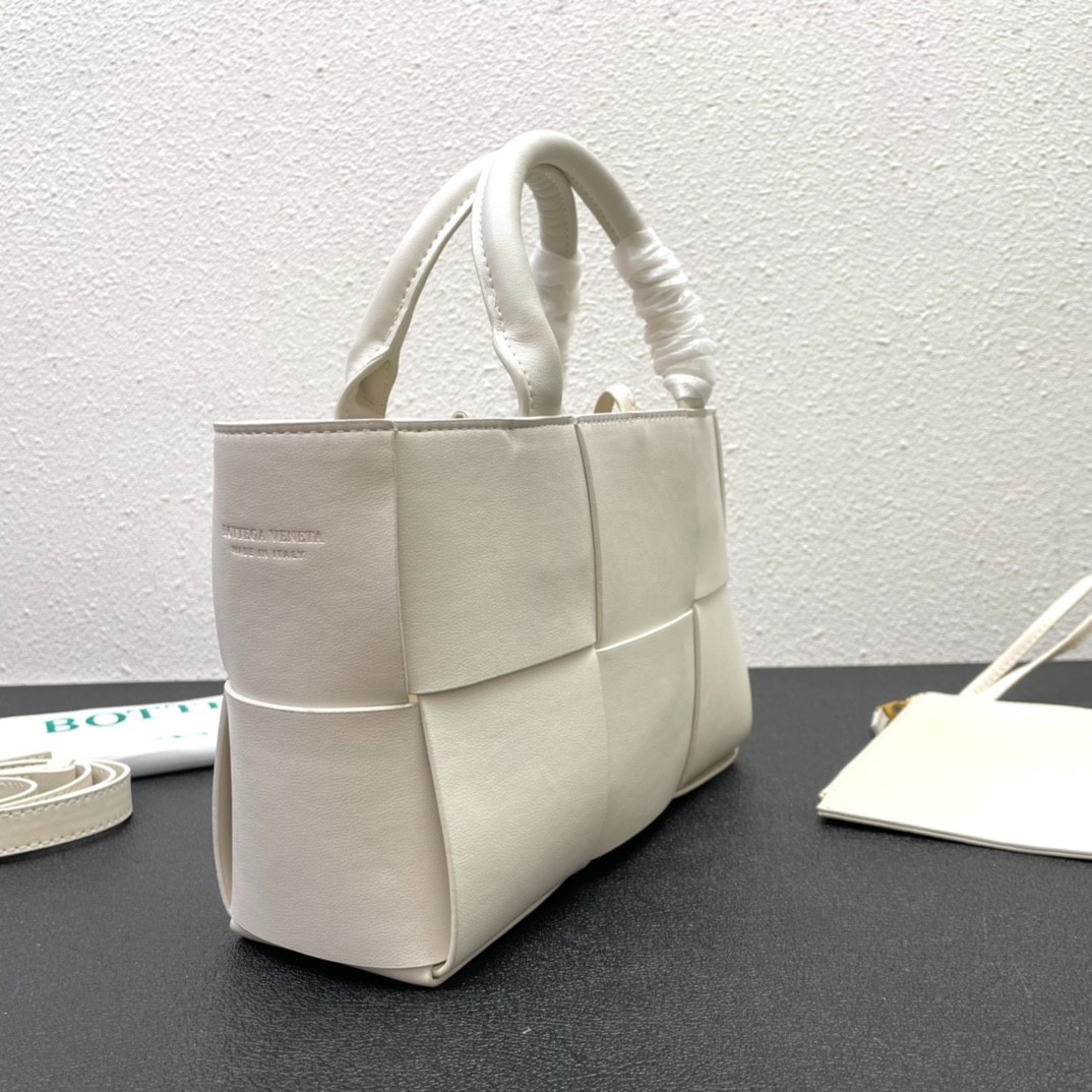 110 073#212-BV-bags-2023SS