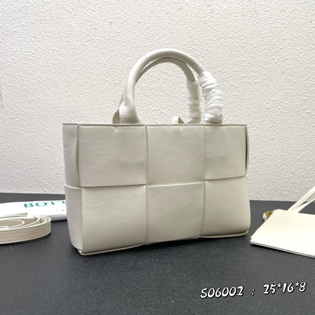 110 073#212-BV-bags-2023SS