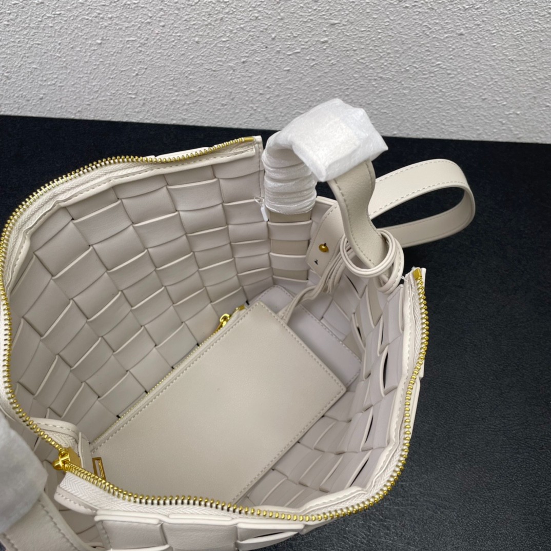 047 010#212-BV-bags-2023SS