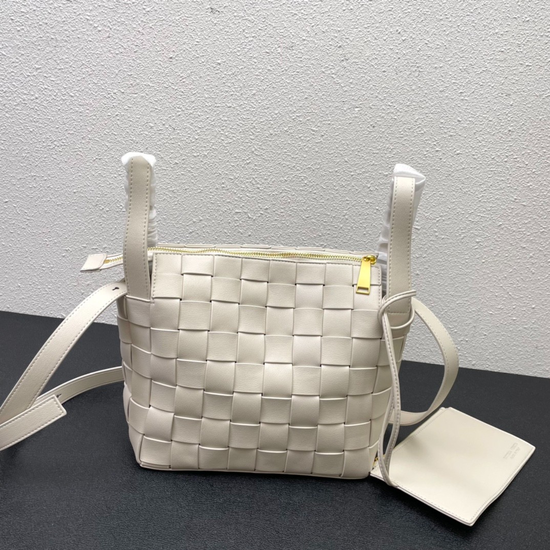 047 010#212-BV-bags-2023SS