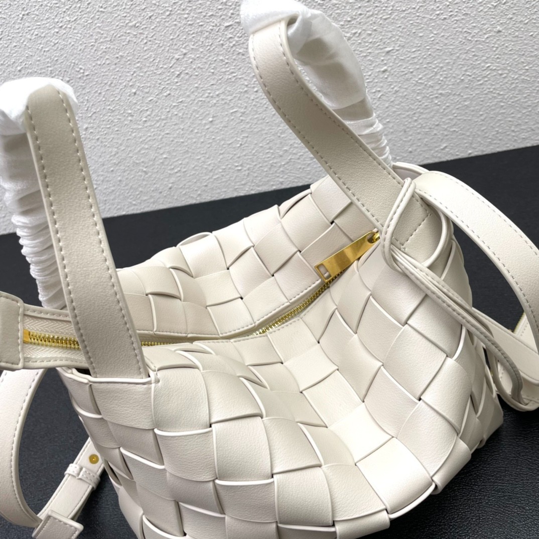 047 010#212-BV-bags-2023SS