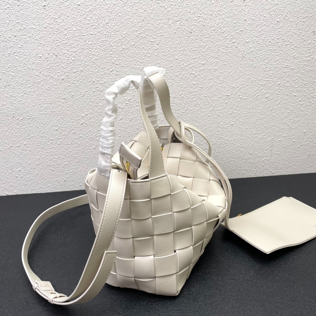 047 010#212-BV-bags-2023SS