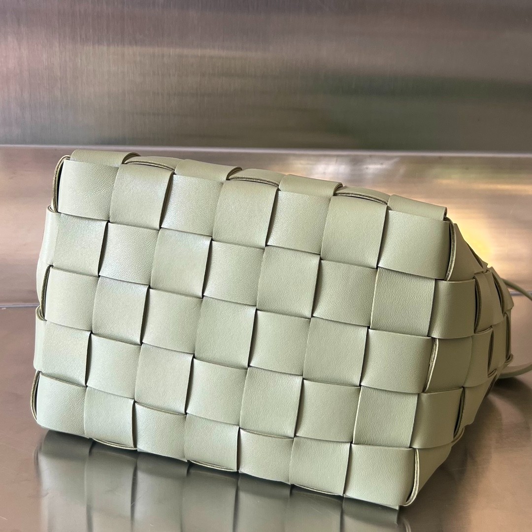 017 128123331 （22x16x13cm）