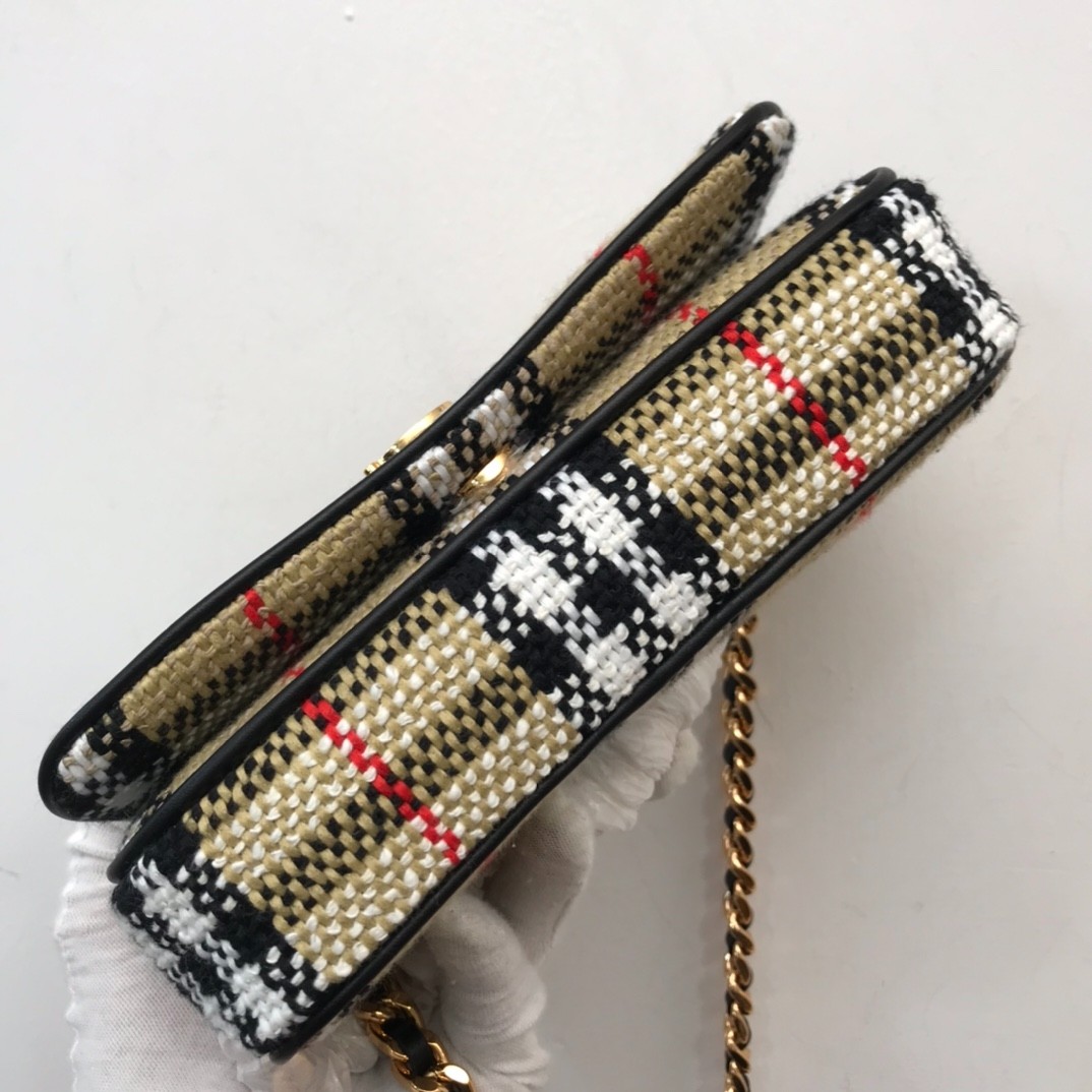 016 48123146 (17 x 3.5 x 10cm)