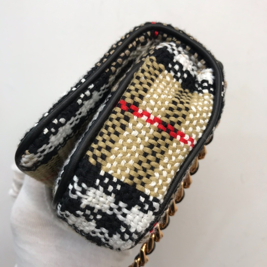 016 48123146 (17 x 3.5 x 10cm)