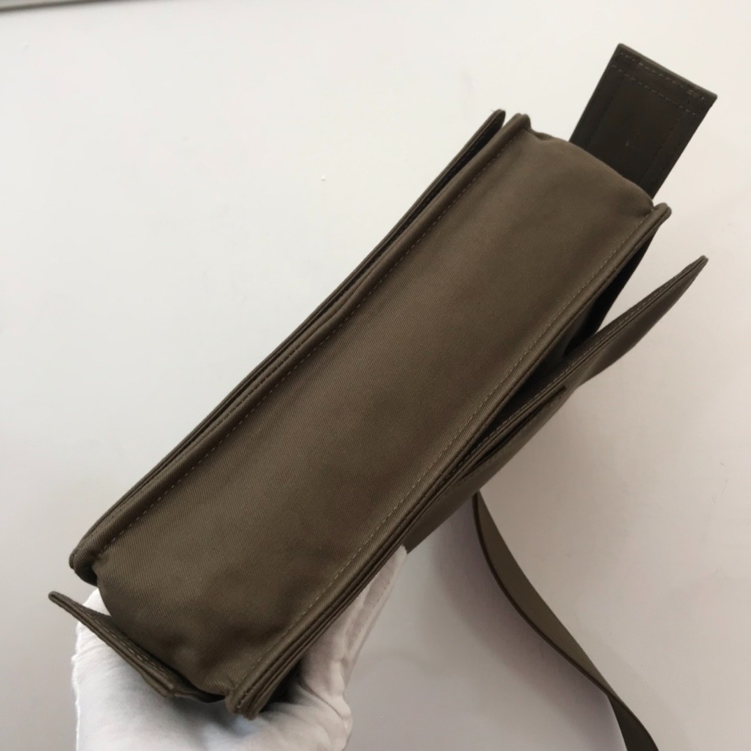 012 （25 x 8 x 16cm）