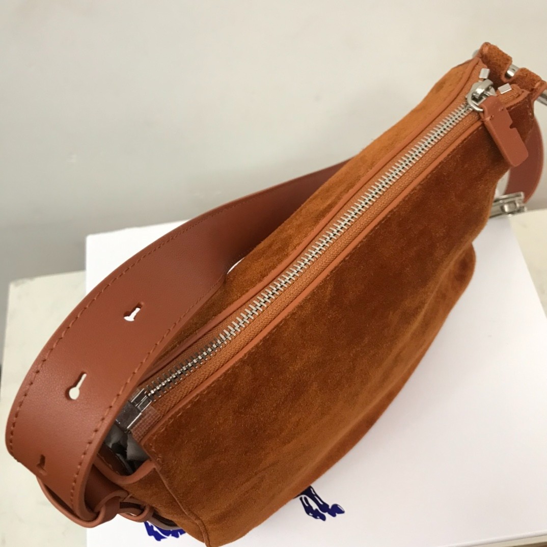 010 （24×8×23cm）