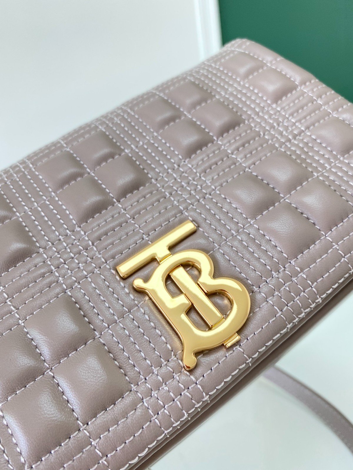085 68123192 （23 x 6 x 13cm）