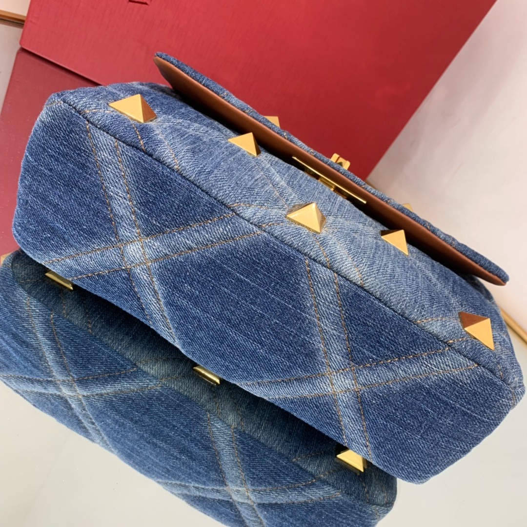 151 70123197 (25 x 16 x 10 CM)