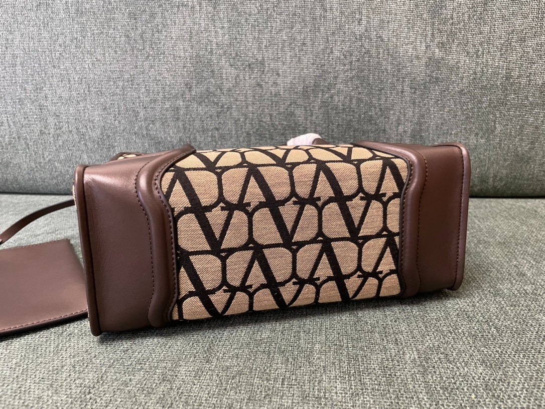 097 70123197 （28x19x12cm）