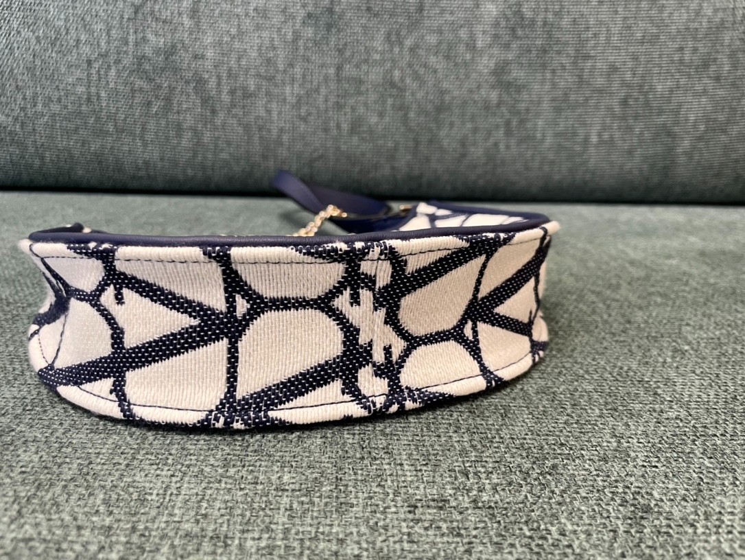 015 53123157 （20x12x4cm）