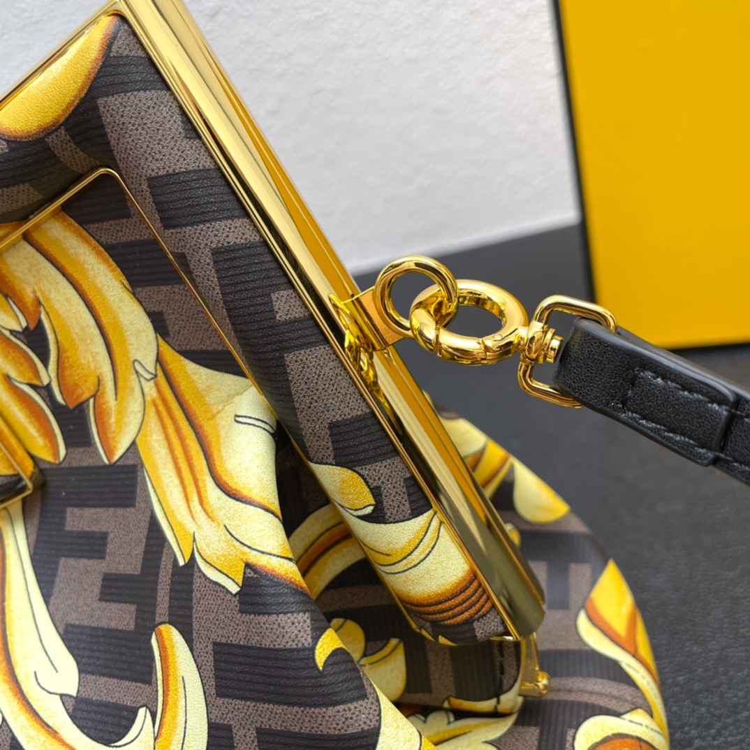 009 009#219-Versace-Bags-02-2023SS