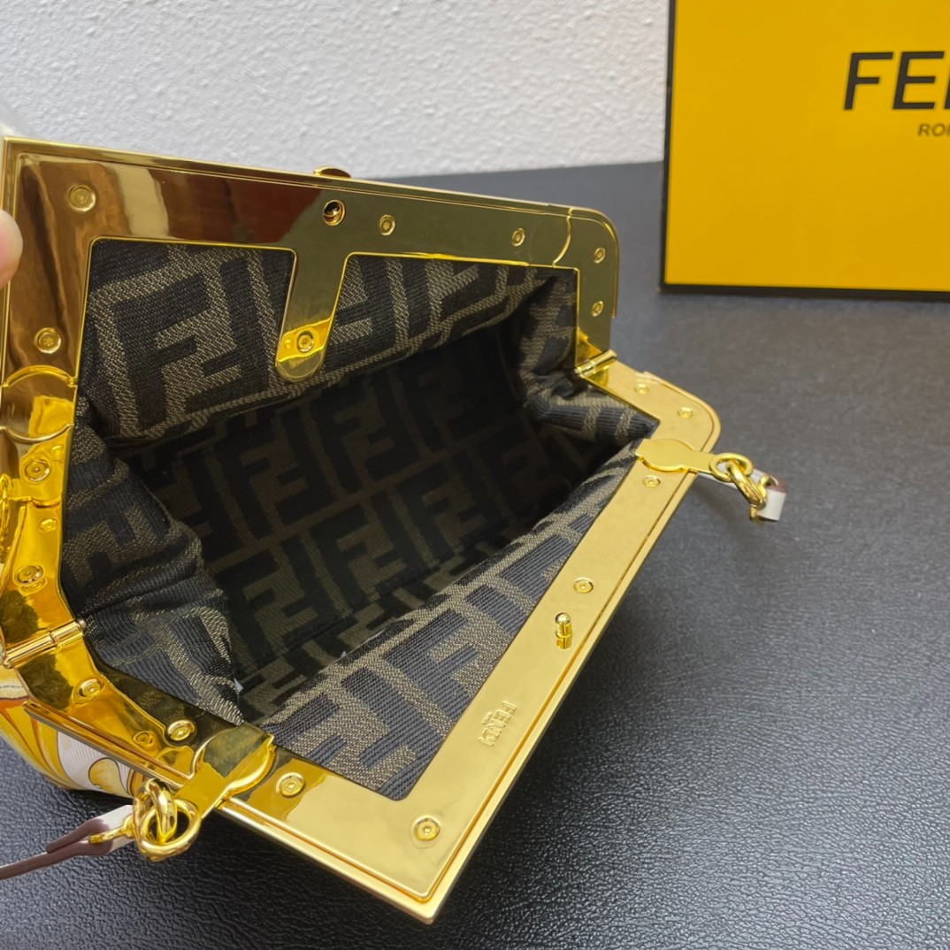 006 006#219-Versace-Bags-02-2023SS