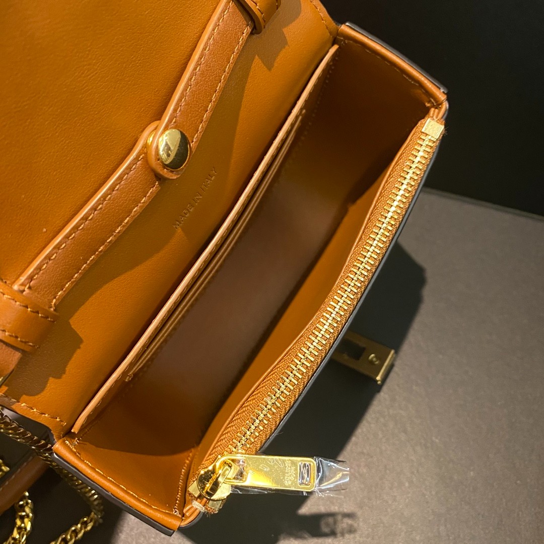 075 025#210-Celing-bags-2023SS