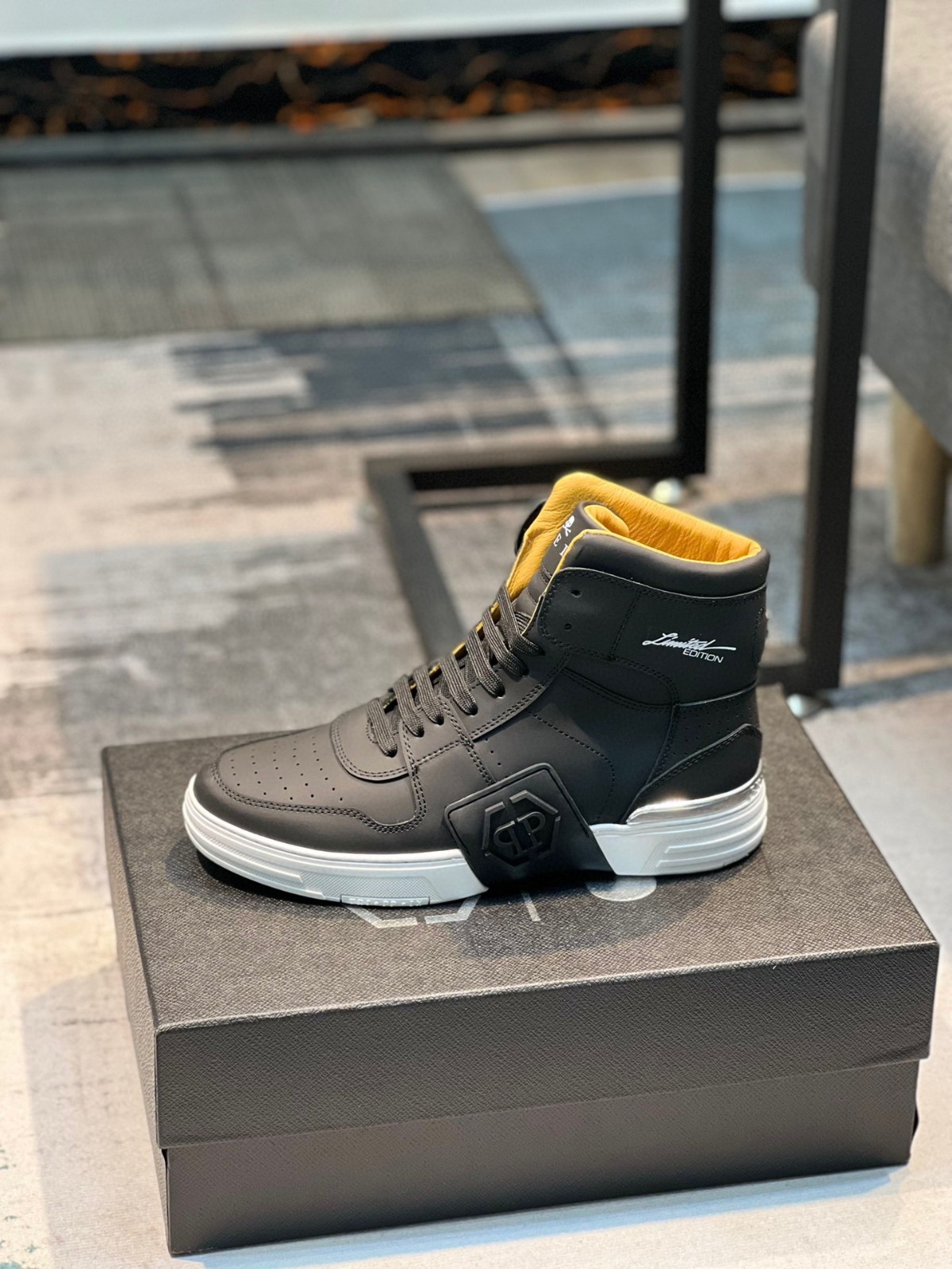 068 068#011-PhilippPlein-2023SS