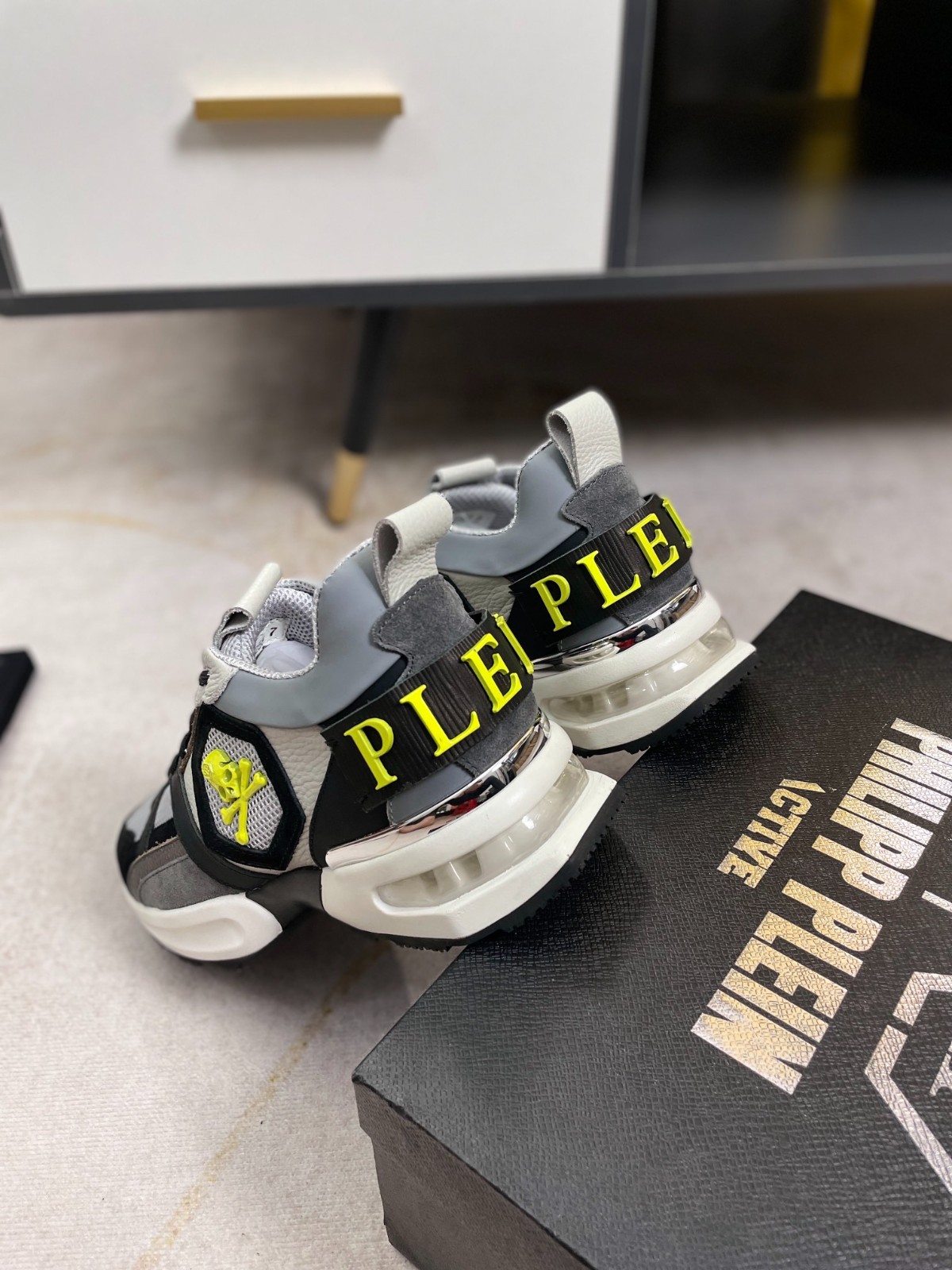 055 055#011-PhilippPlein-2023SS